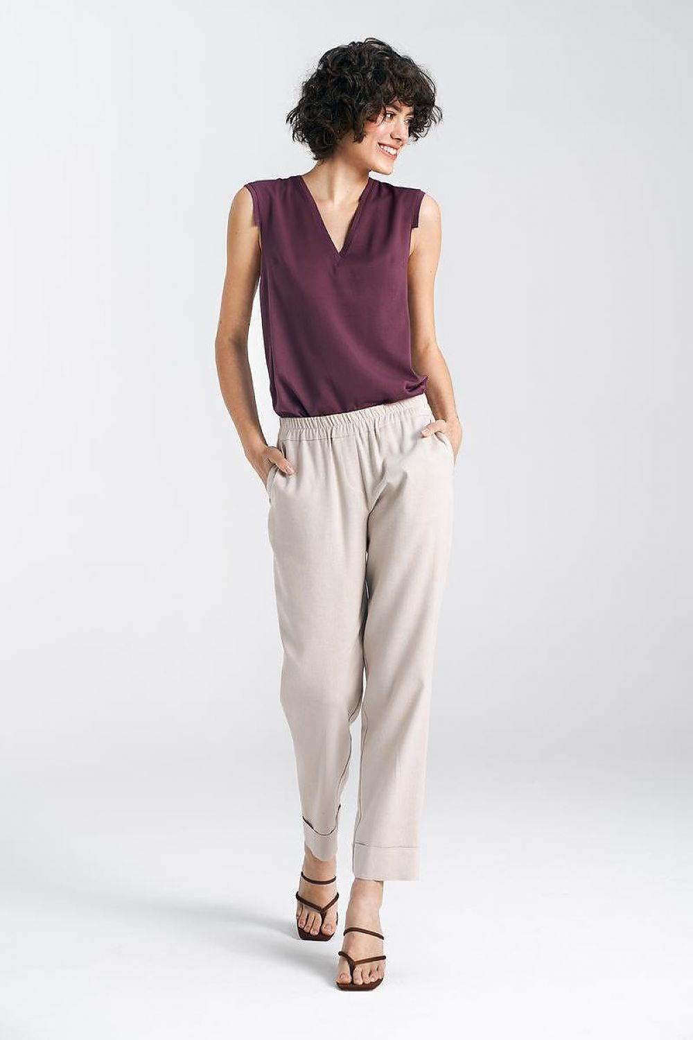  Women trousers model 195464 Nife 